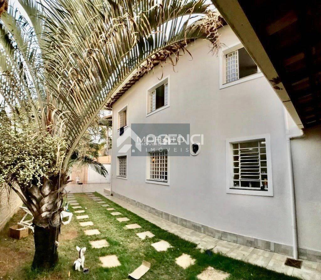 Casa, Cabral, 5 Quartos, 0 Vaga, 1 Suíte