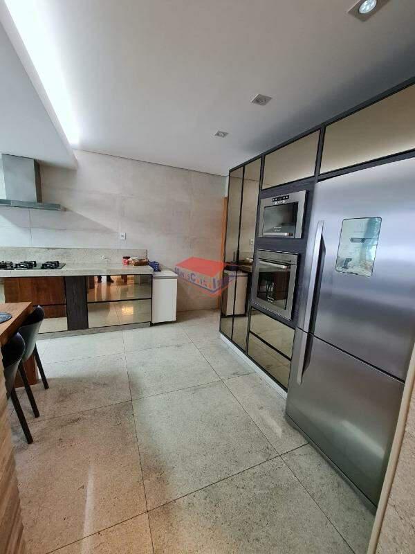 Cobertura, Funcionários, 4 Quartos, 4 Vagas, 2 Suítes