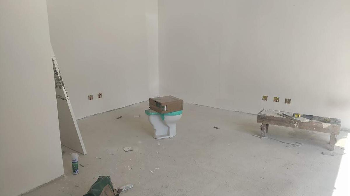 Loja, Estoril, 1 Vaga