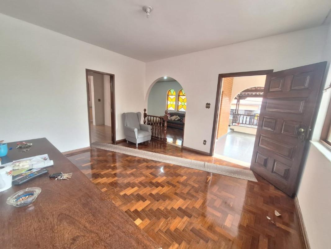 Casa Comercial, Cidade Nova, 4 Quartos, 2 Vagas, 1 Suíte