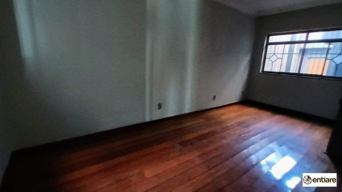 Casa Comercial, Venda Nova, 7 Quartos, 0 Vaga, 1 Suíte