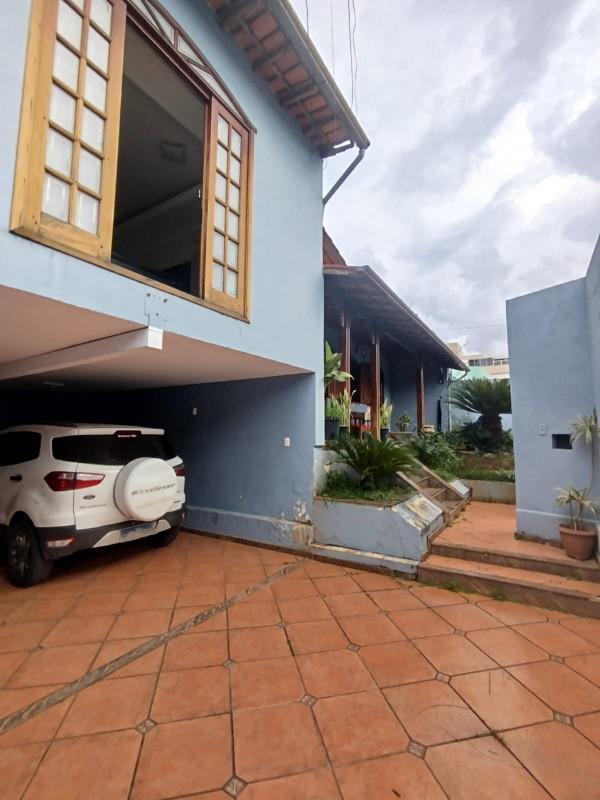 Casa, Castelo, 3 Quartos, 4 Vagas, 1 Suíte