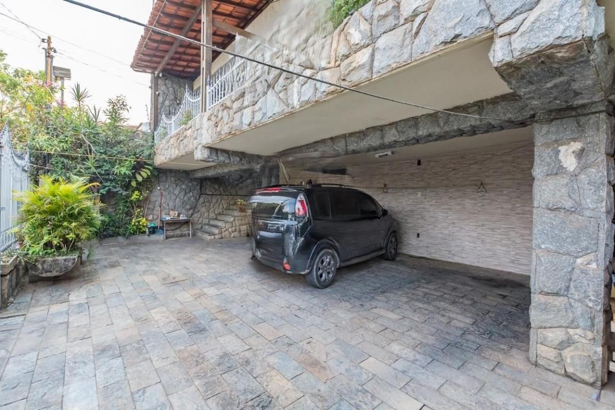 Casa, João Pinheiro, 5 Quartos, 4 Vagas, 1 Suíte