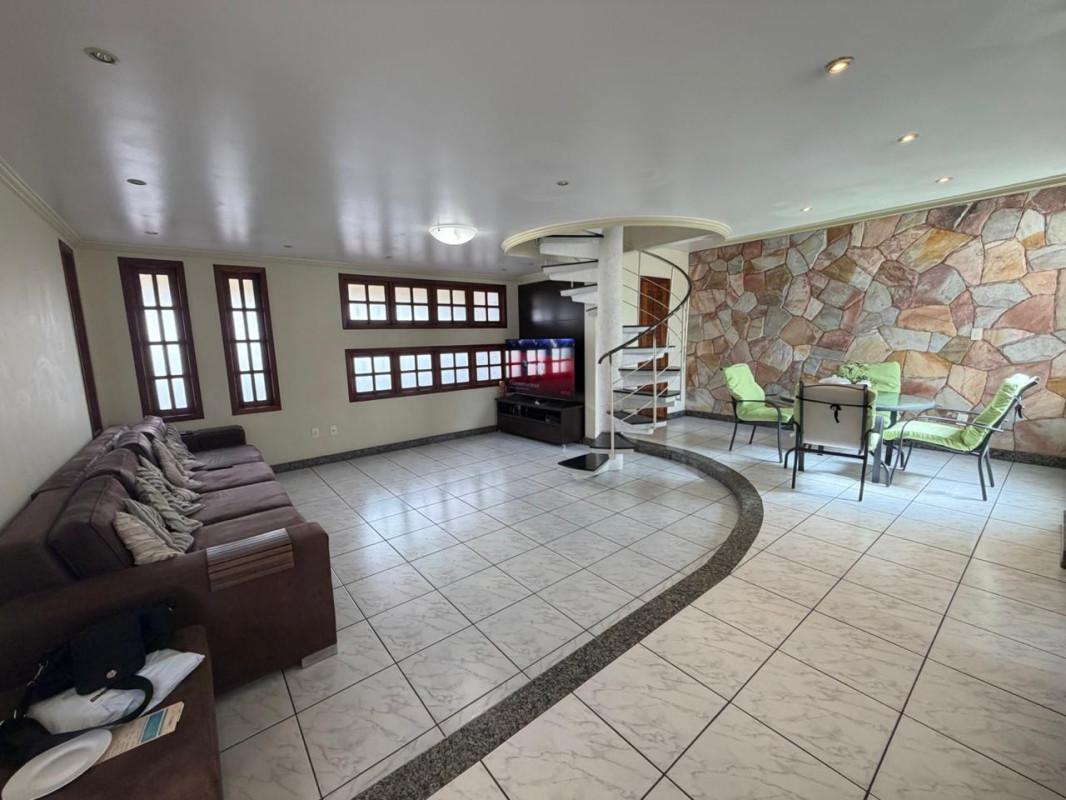Casa, Castelo, 3 Quartos, 8 Vagas, 1 Suíte