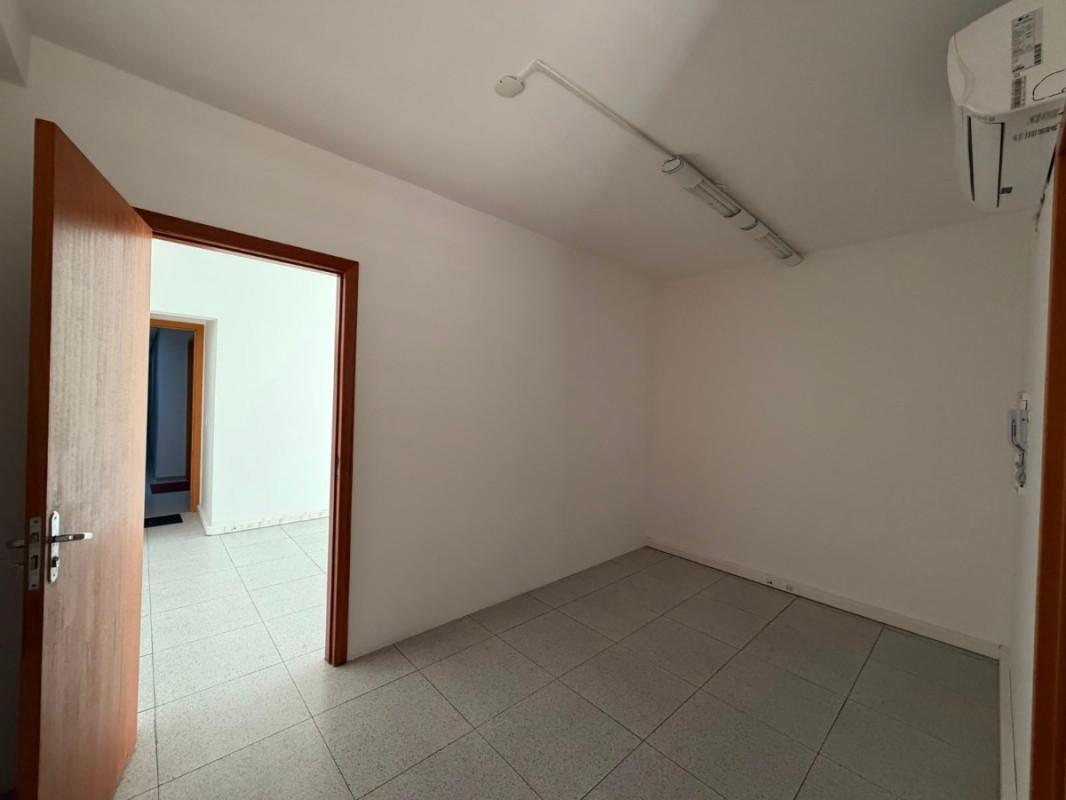 Sala, Barro Preto, 0 Quarto, 2 Vagas