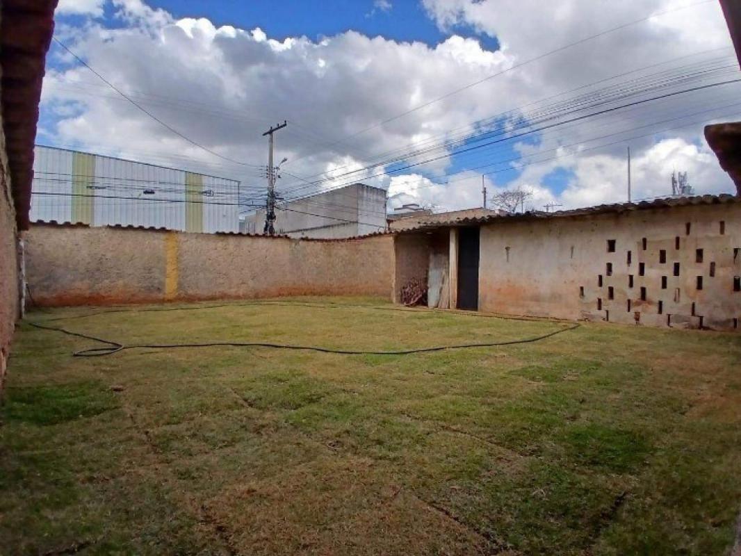 Casa, Milionários, 2 Quartos, 1 Vaga, 1 Suíte