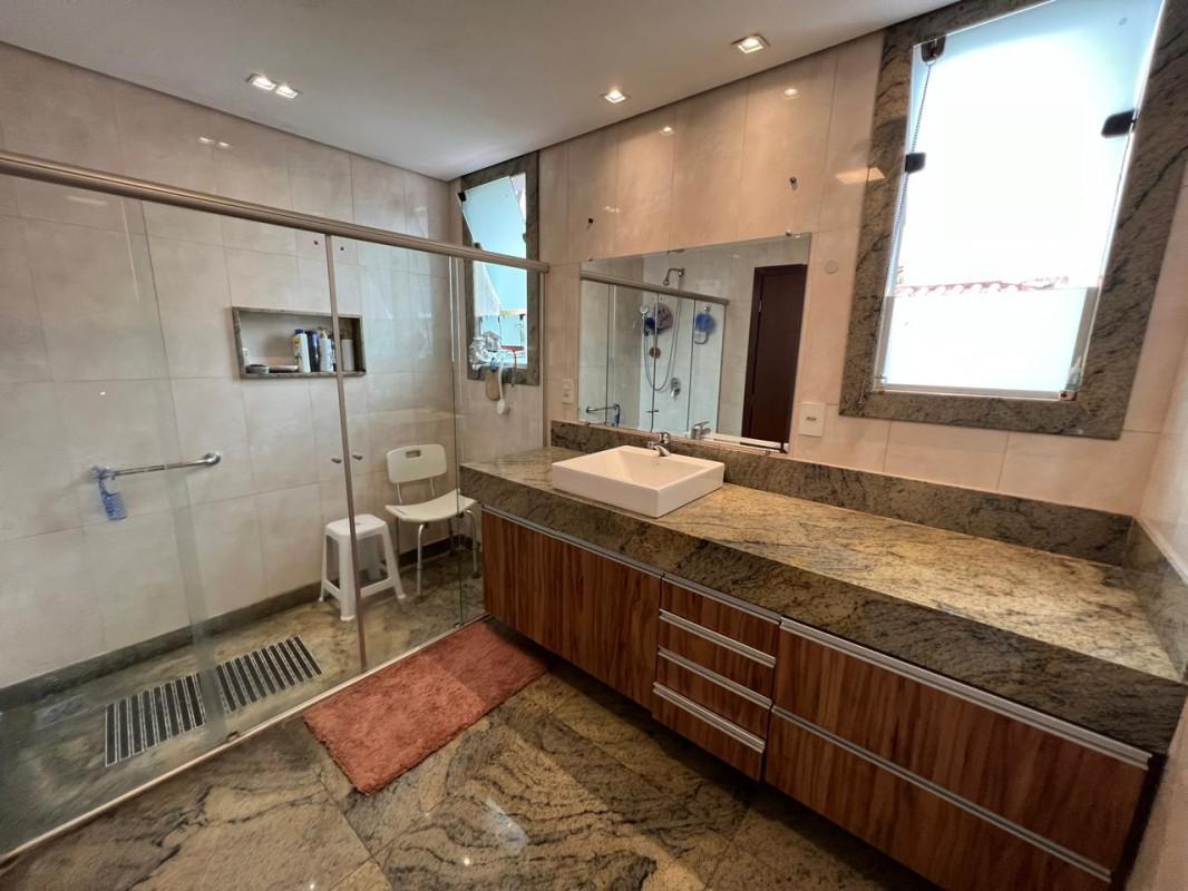 Casa, Castelo, 4 Quartos, 4 Vagas, 1 Suíte