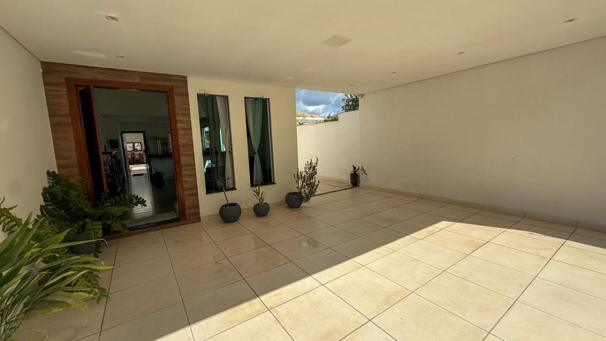 Casa, Ingá Alto, 3 Quartos, 4 Vagas, 1 Suíte