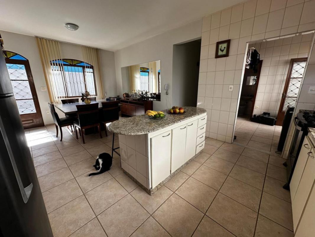 Casa, Nova Granada, 4 Quartos, 6 Vagas, 1 Suíte