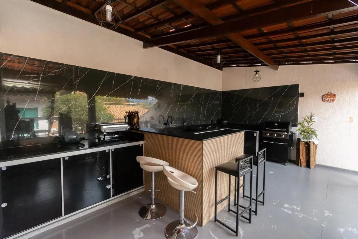 Casa, Teixeira Dias (barreiro), 3 Quartos, 3 Vagas, 1 Suíte