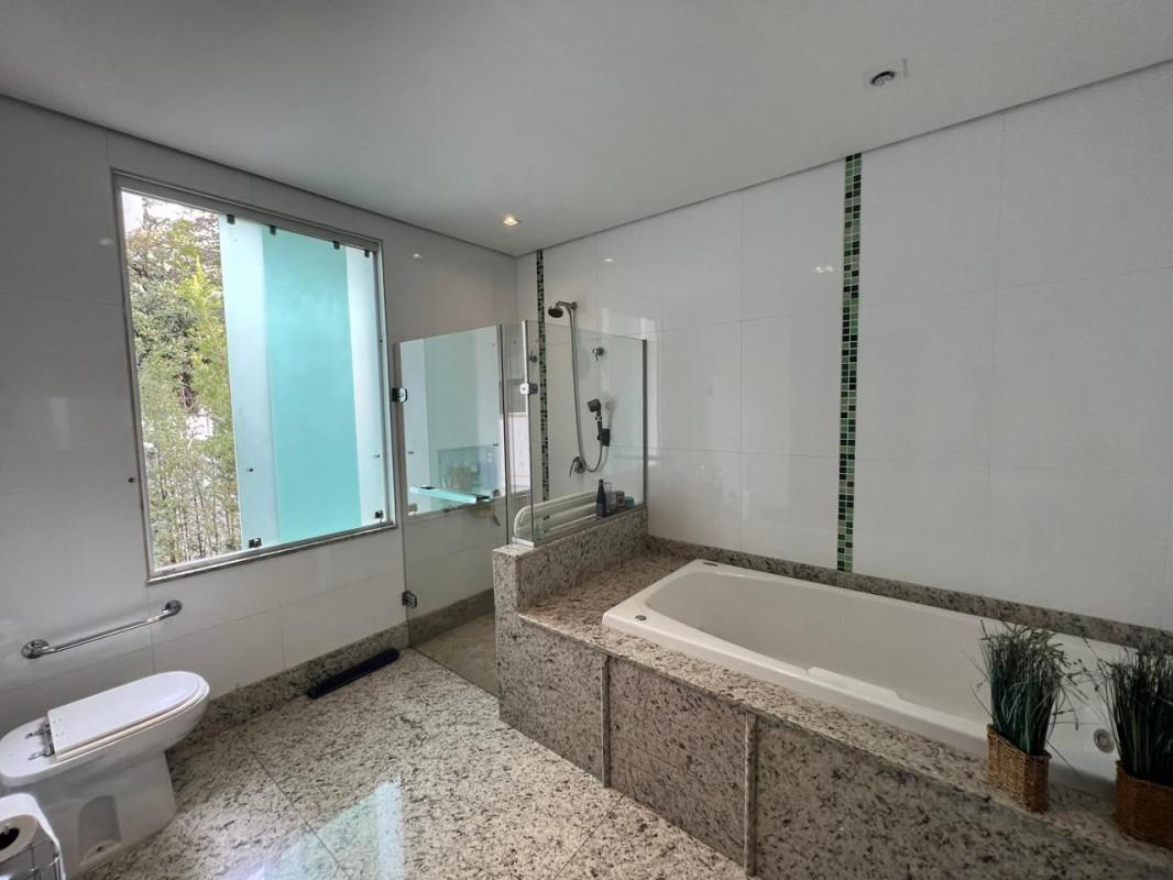 Casa, Castelo, 4 Quartos, 4 Vagas, 1 Suíte