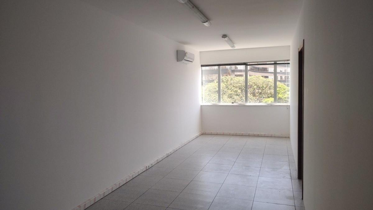 Sala, Barro Preto, 0 Quarto, 2 Vagas