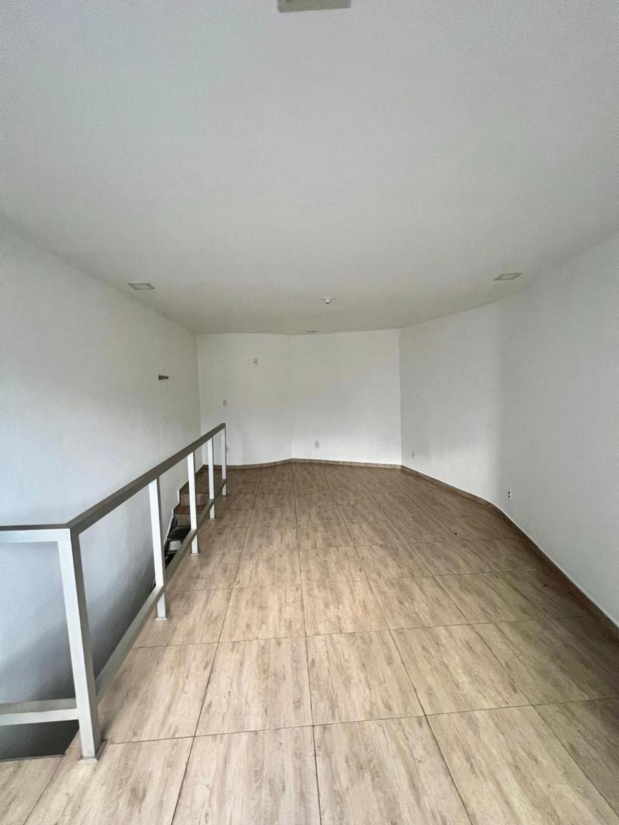 Sala, Centro, 2 Quartos, 0 Vaga, 1 Suíte