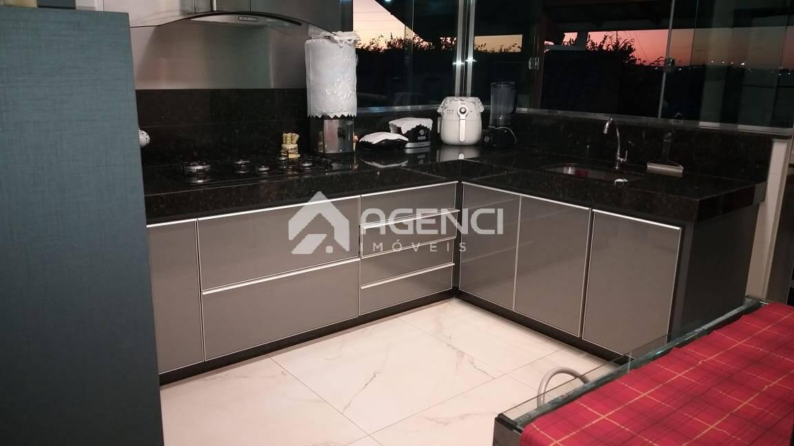 Casa, Camargos, 4 Quartos, 0 Vaga, 2 Suítes