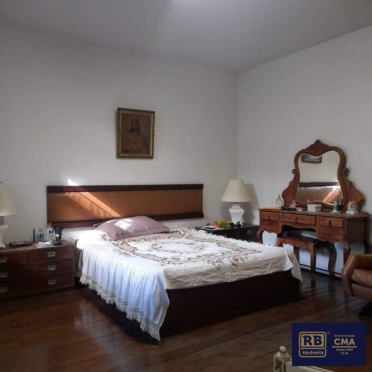 Casa, Funcionários, 5 Quartos, 4 Vagas, 1 Suíte