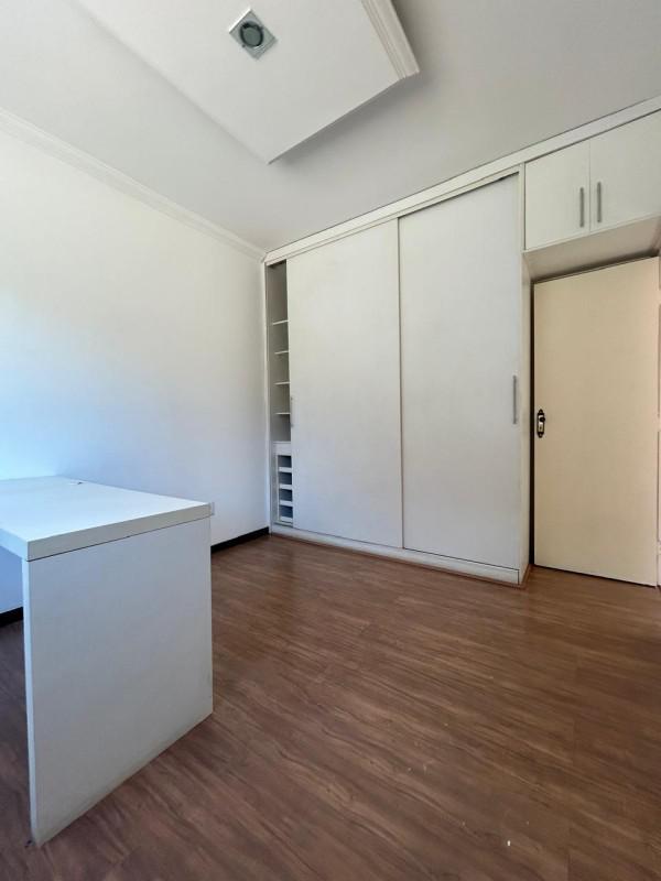 Casa, Castelo, 3 Quartos, 4 Vagas, 1 Suíte