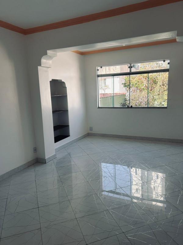 Casa Comercial, Colégio Batista, 4 Quartos, 3 Vagas, 2 Suítes