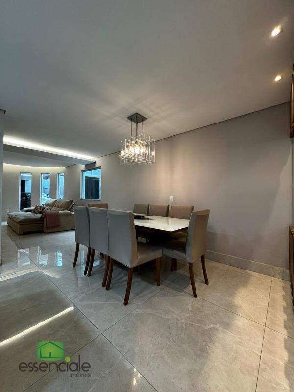 Casa, Europa, 3 Quartos, 4 Vagas, 1 Suíte