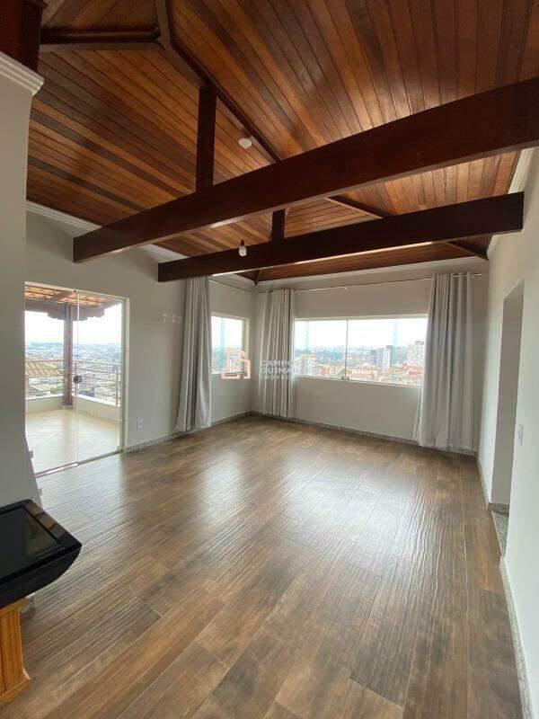 Casa, Barreiro, 3 Quartos, 4 Vagas, 1 Suíte