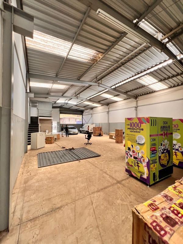 Galpão, Das Industrias I (barreiro), 0 Quarto, 0 Vaga