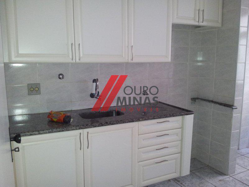 Apartamento, Sagrada Família, 2 Quartos, 1 Vaga, 1 Suíte