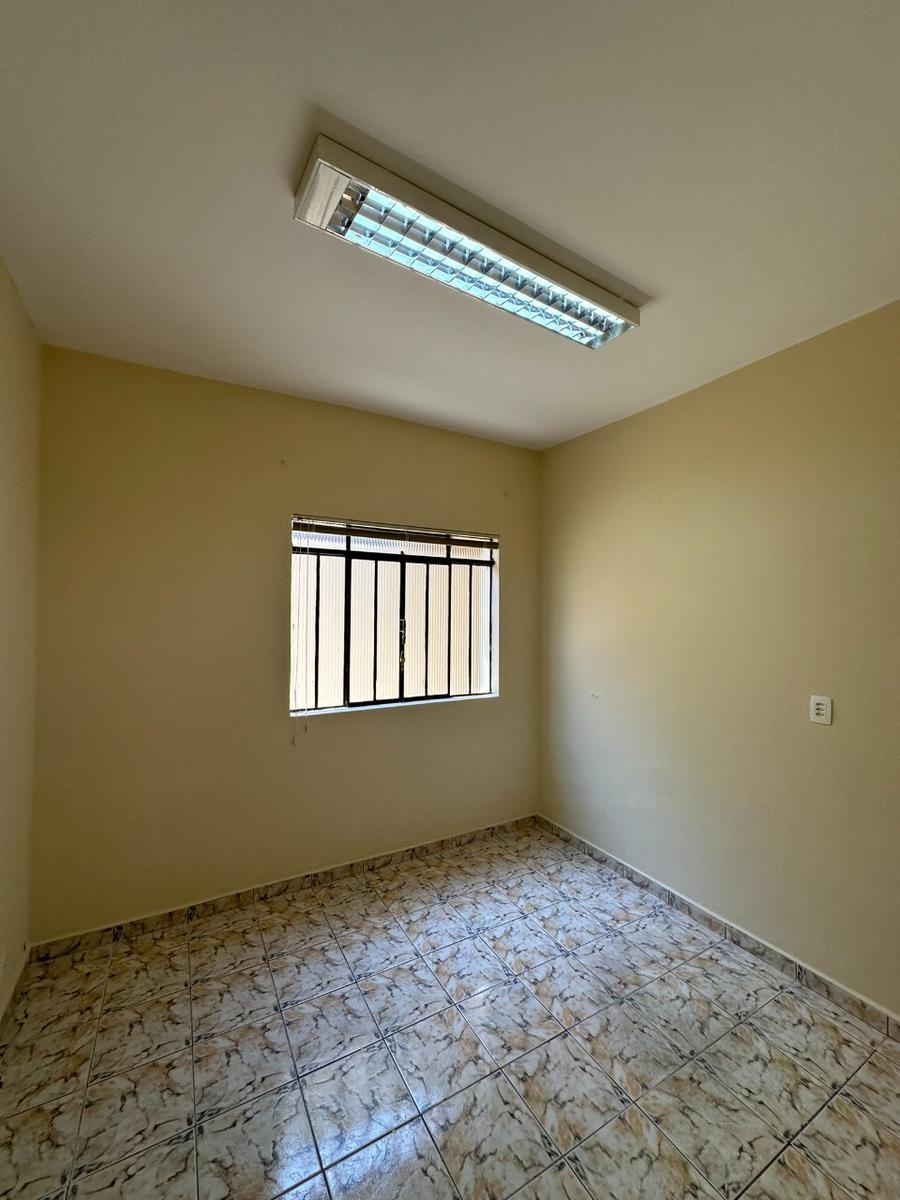 Casa Comercial, Planalto, 2 Quartos, 6 Vagas