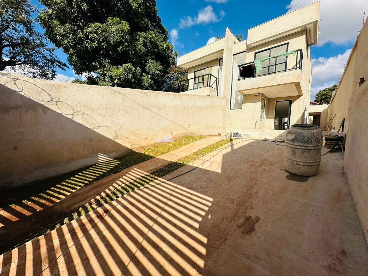 Casa, Santa Branca, 3 Quartos, 4 Vagas, 1 Suíte