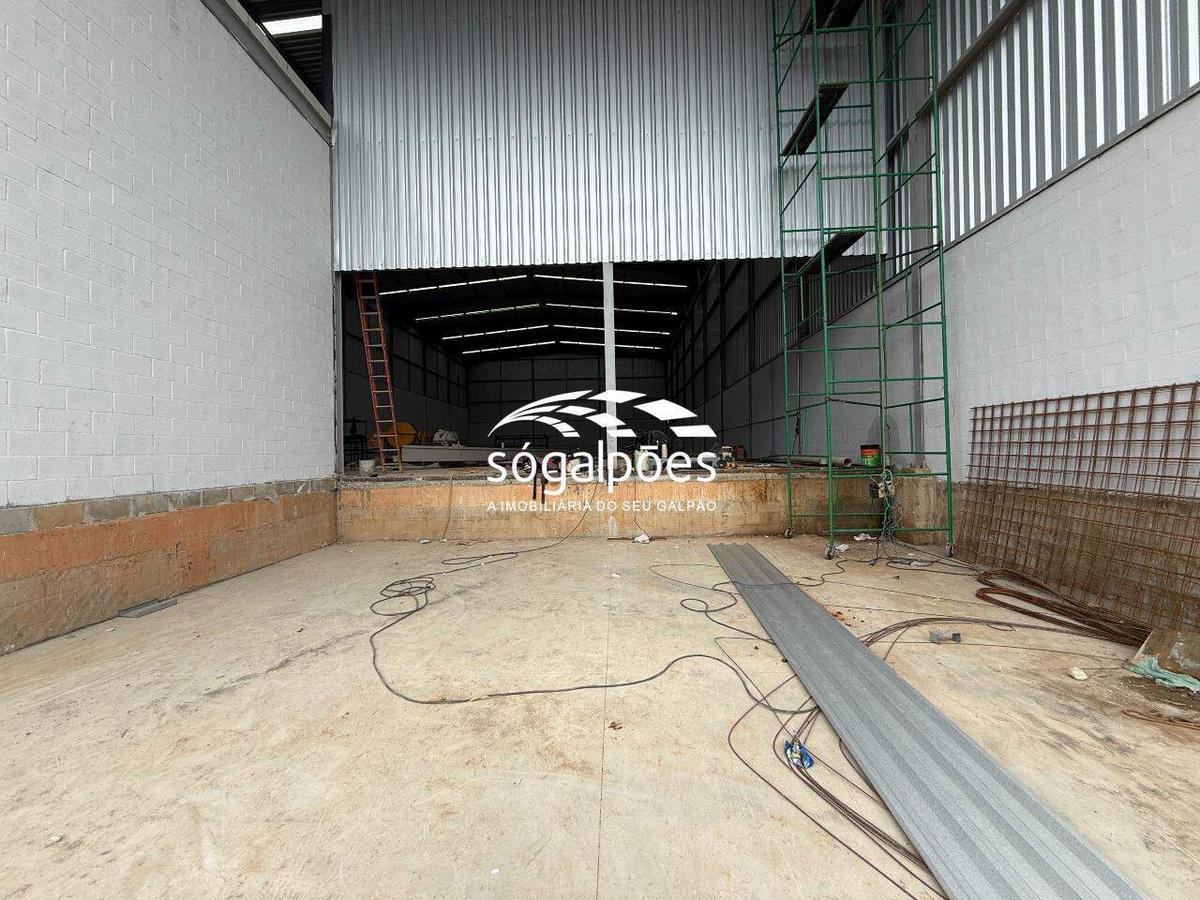 Galpão, Bandeirinhas, 17 Vagas