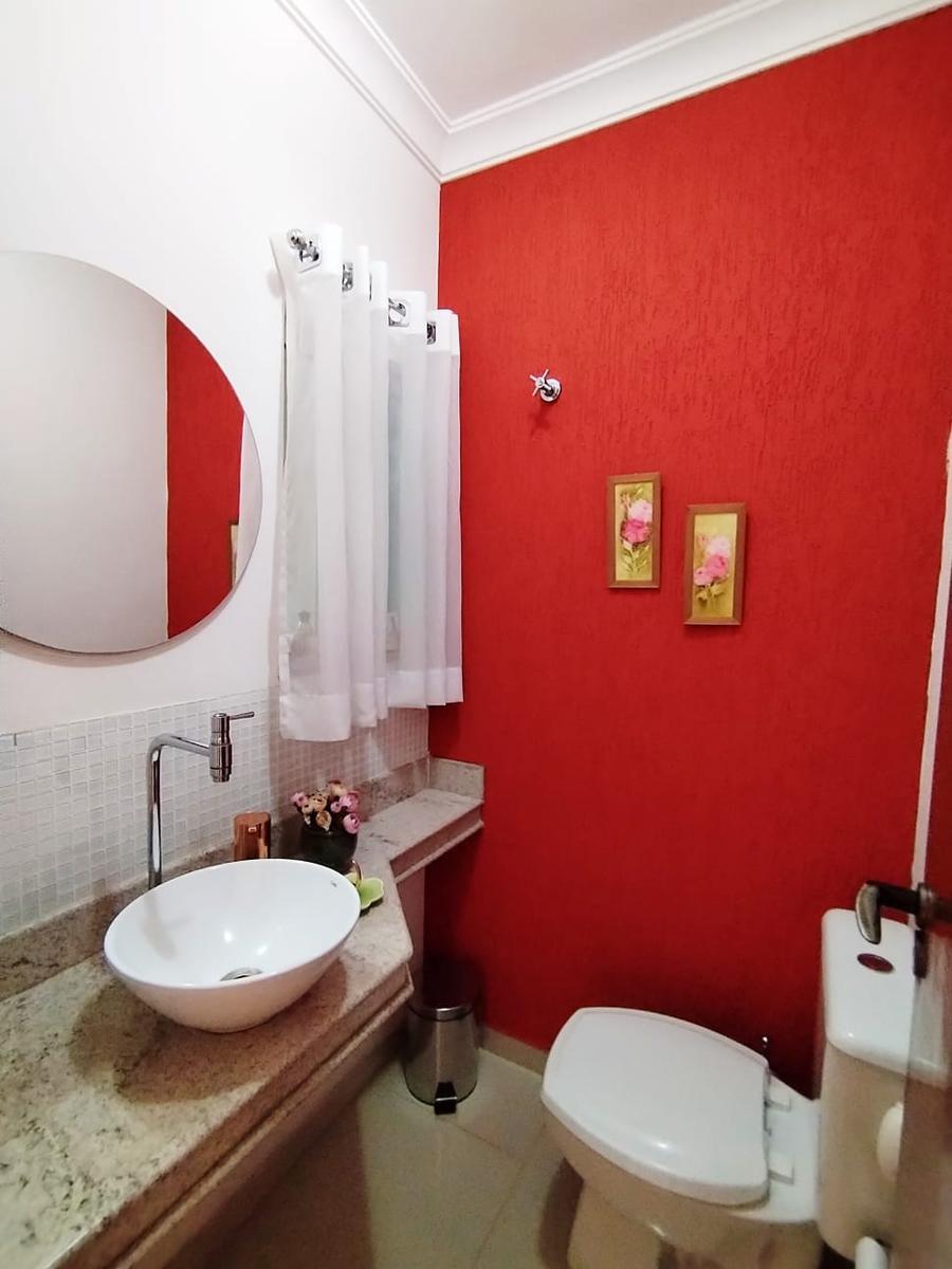 Casa, Cabral, 3 Quartos, 2 Vagas, 1 Suíte