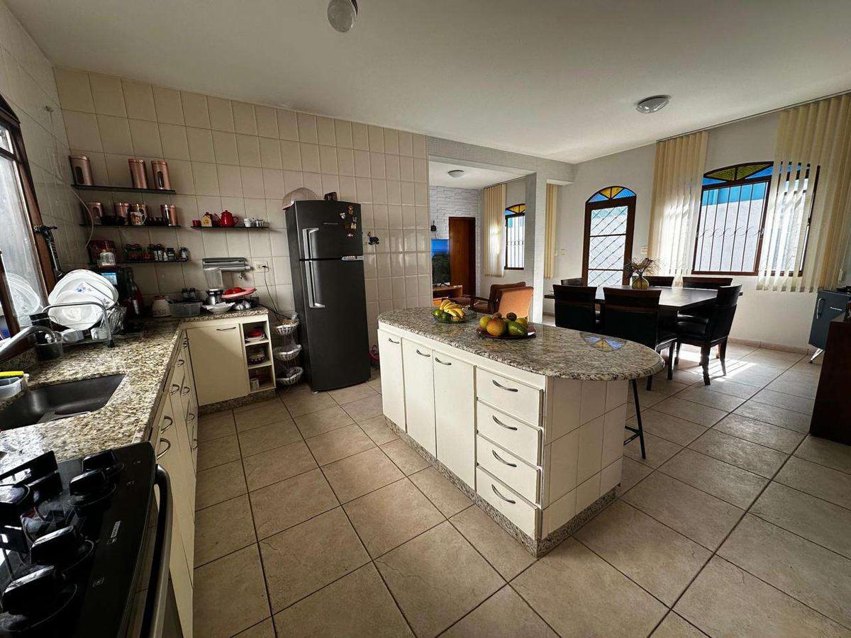 Casa, Nova Granada, 5 Quartos, 6 Vagas, 1 Suíte