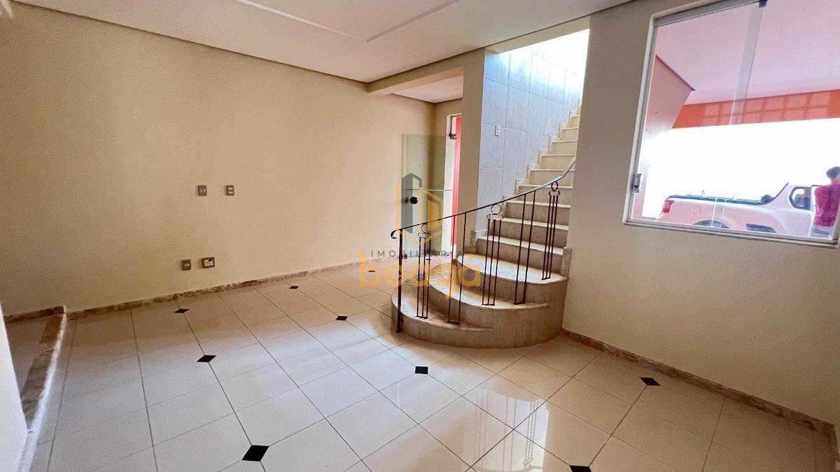 Casa, Castelo, 4 Quartos, 6 Vagas, 1 Suíte