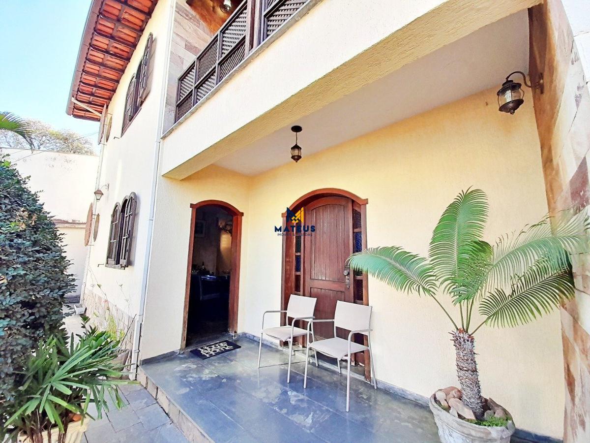 Casa, Caiçaras, 5 Quartos, 4 Vagas, 2 Suítes