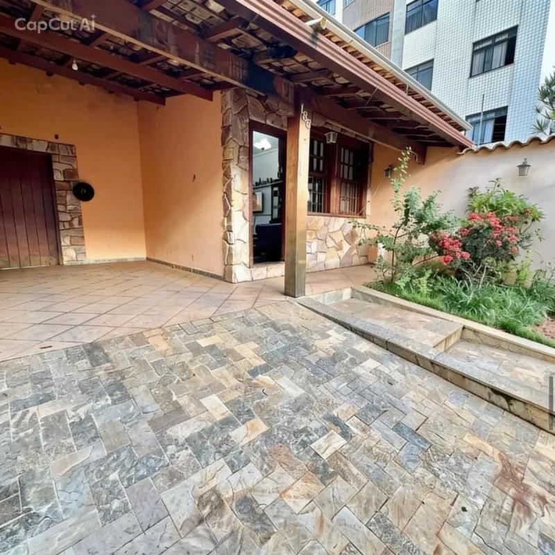 Casa, Castelo, 3 Quartos, 2 Vagas, 1 Suíte