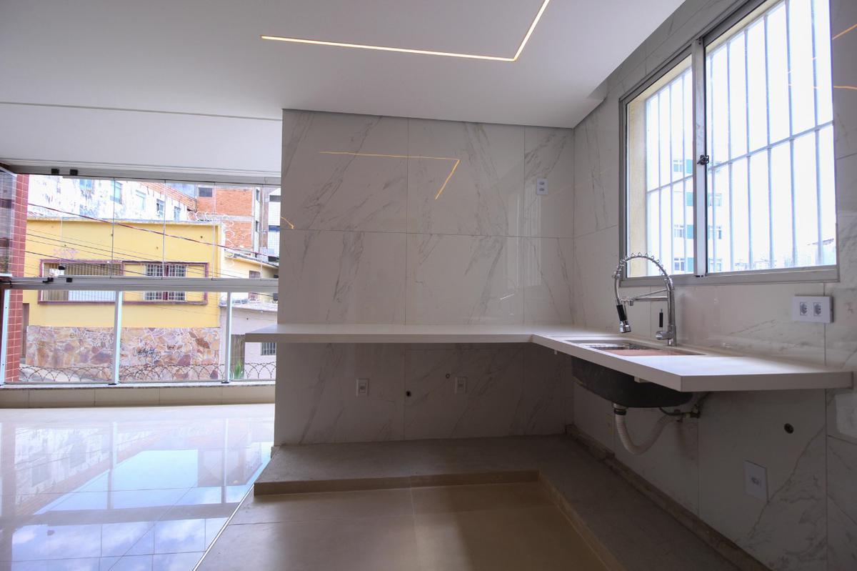 Apartamento, Sagrada Família, 3 Quartos, 2 Vagas, 1 Suíte