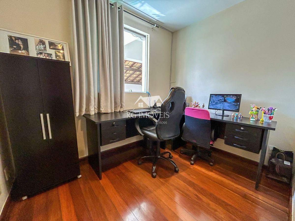 Casa, Santa Cruz Industrial, 4 Quartos, 4 Vagas, 2 Suítes