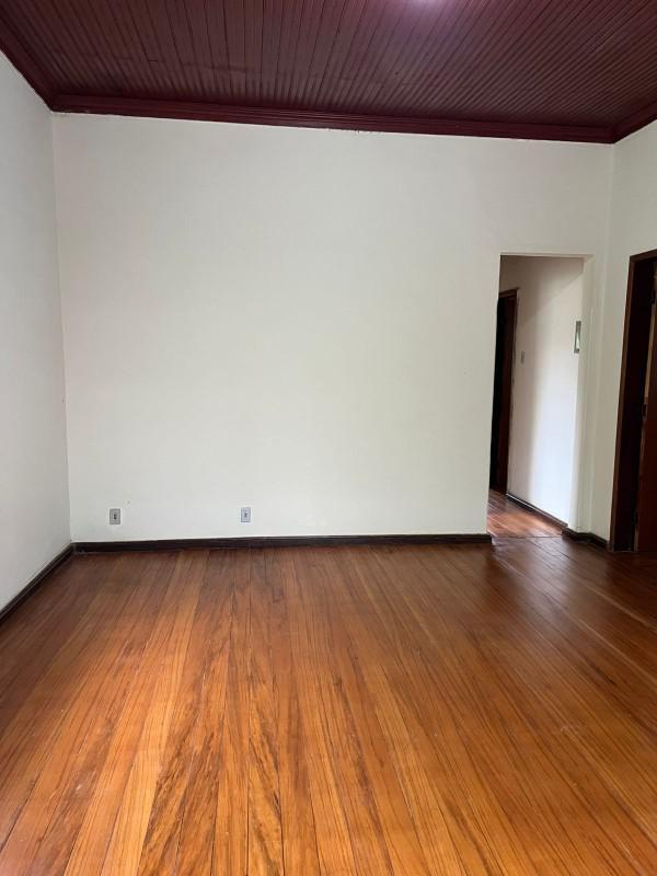 Casa, Centro, 4 Quartos, 0 Vaga