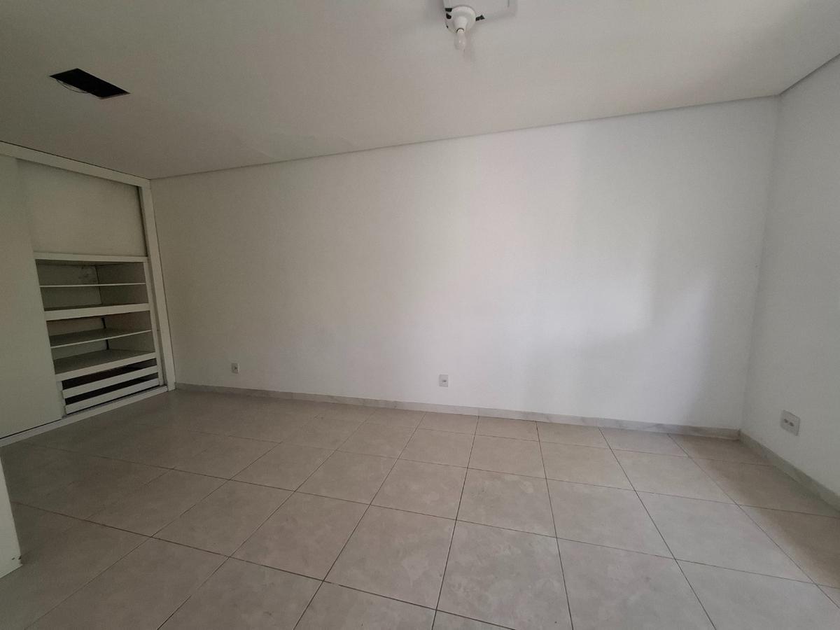 Casa, Cachoeirinha, 5 Quartos, 4 Vagas