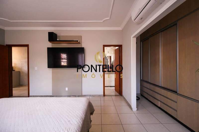 Casa, João Pinheiro, 5 Quartos, 5 Vagas, 1 Suíte