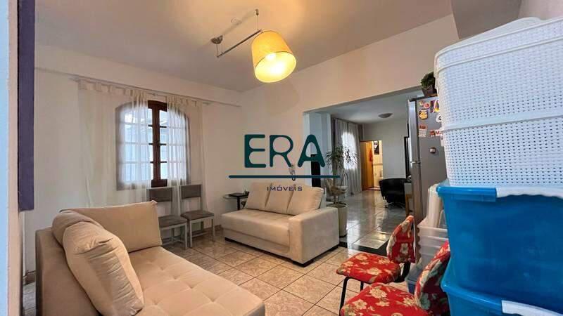 Casa, Buritis, 5 Quartos, 0 Vaga, 1 Suíte