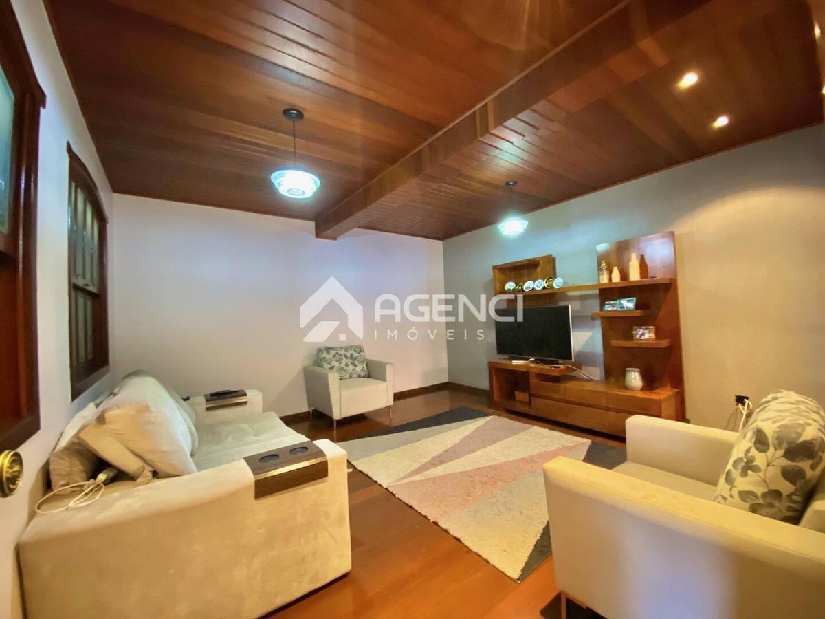 Casa, Camargos, 5 Quartos, 0 Vaga, 1 Suíte