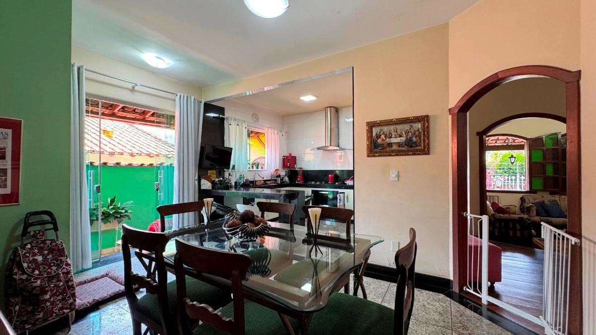 Casa, Planalto, 4 Quartos, 3 Vagas, 2 Suítes