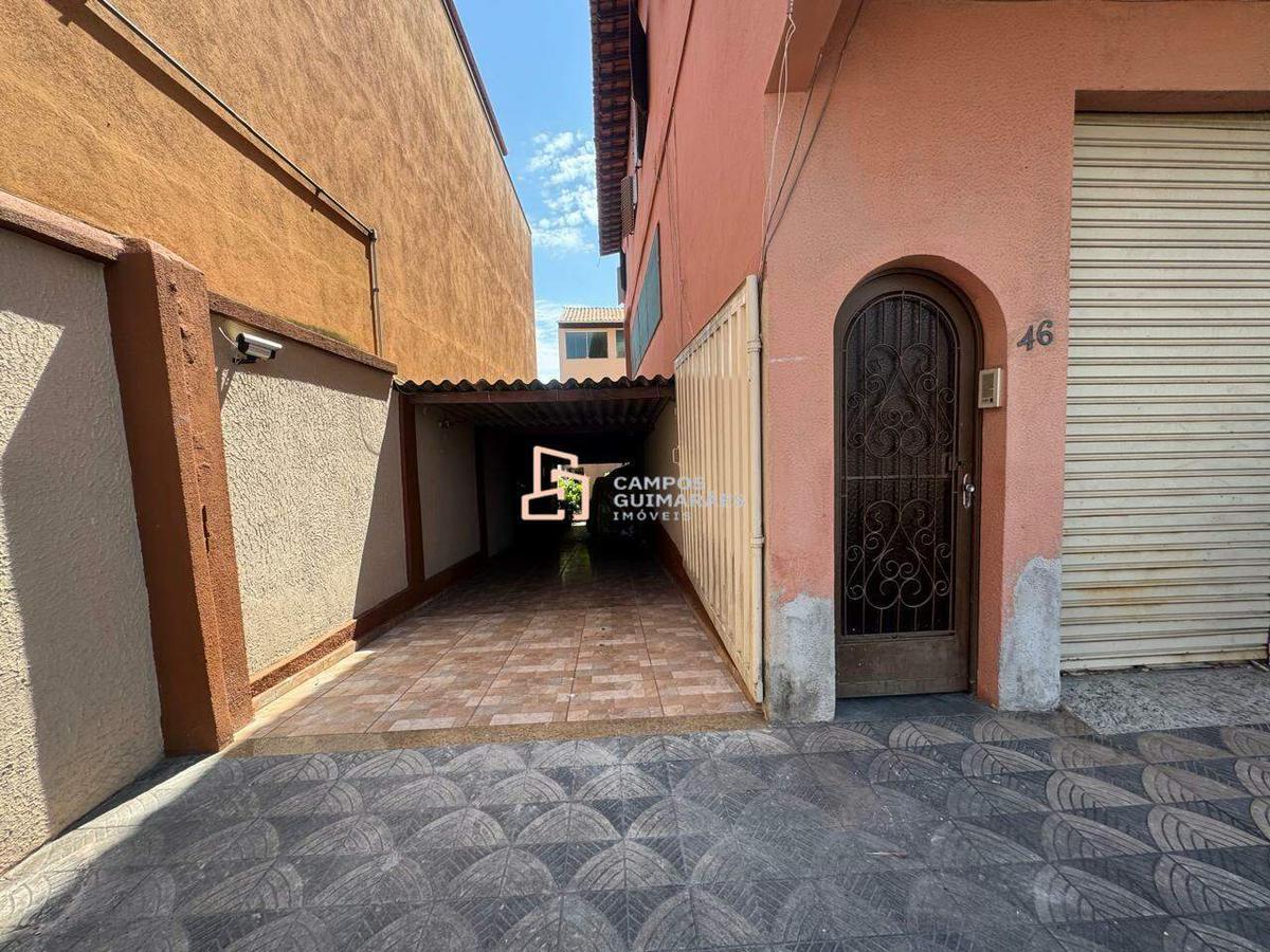 Casa, Industrial, 4 Quartos, 1 Vaga, 2 Suítes