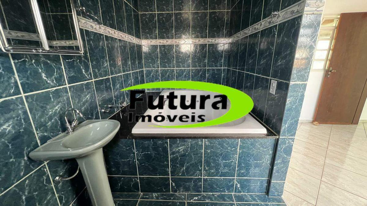 Casa, Miramar (barreiro), 4 Quartos, 2 Vagas, 2 Suítes