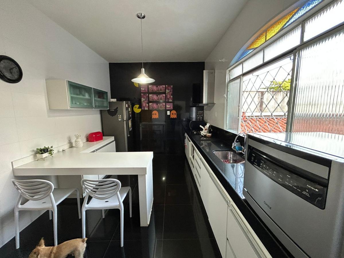 Casa, Santa Cruz Industrial, 3 Quartos, 5 Vagas, 1 Suíte