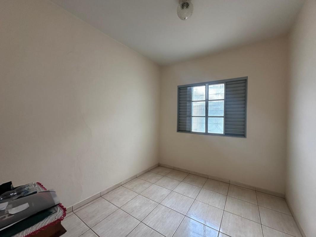 Casa, Centro, 3 Quartos, 2 Vagas, 1 Suíte