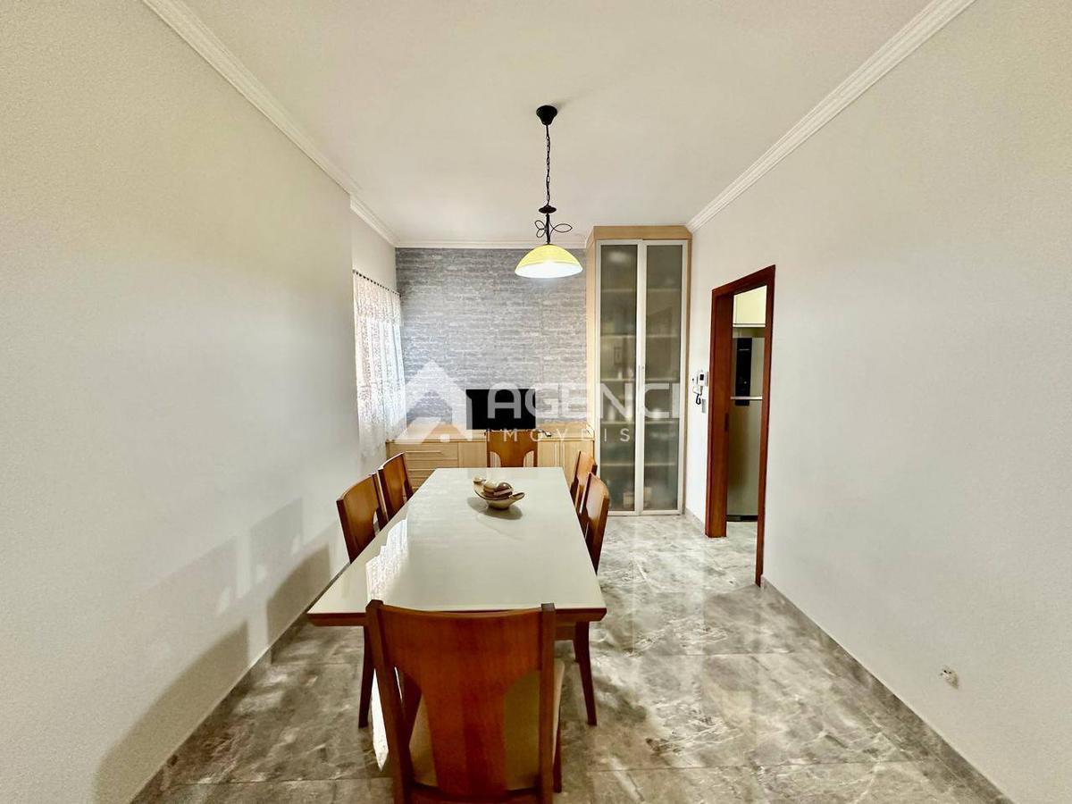 Casa, Cabral, 4 Quartos, 0 Vaga, 2 Suítes