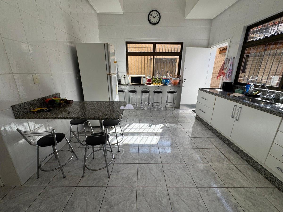 Casa, Trevo, 3 Quartos, 10 Vagas, 3 Suítes