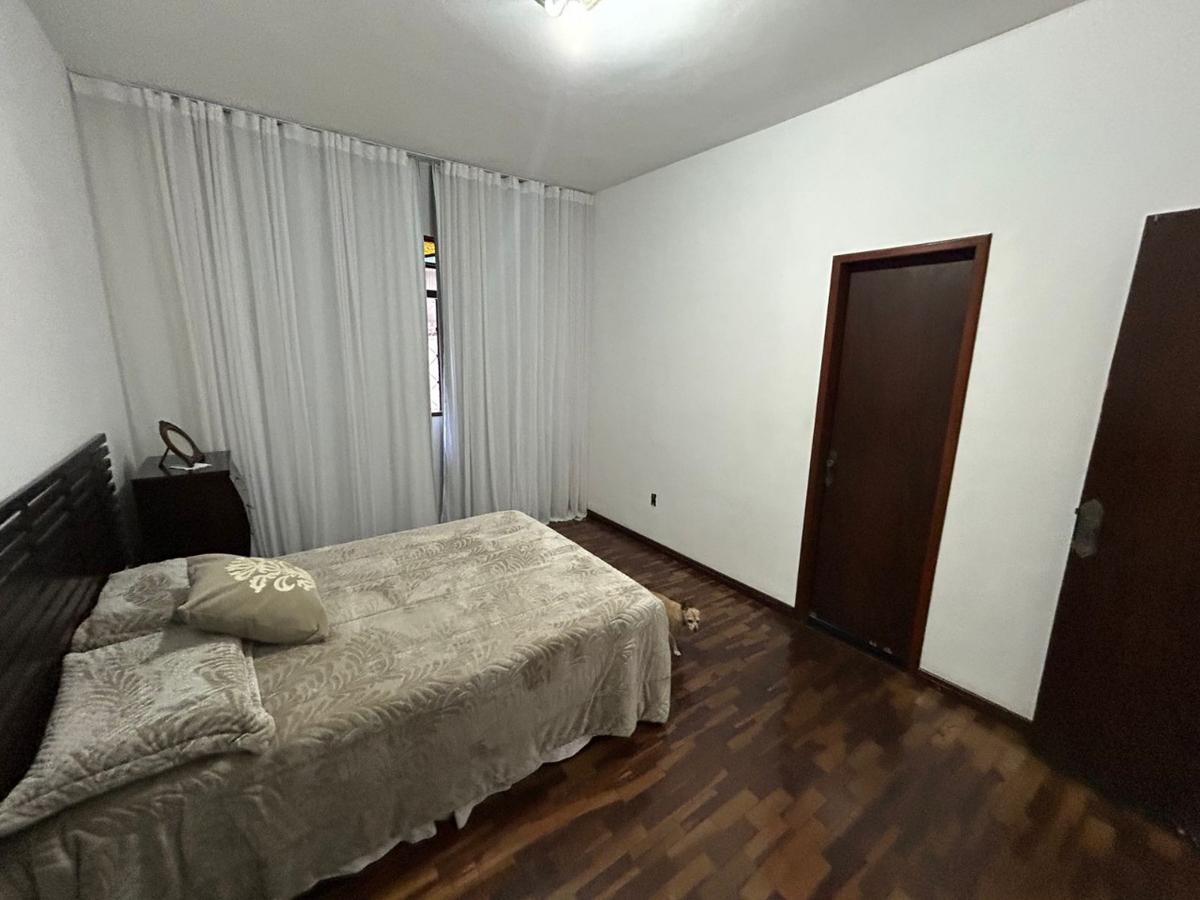 Casa, Santa Cruz Industrial, 3 Quartos, 5 Vagas, 1 Suíte