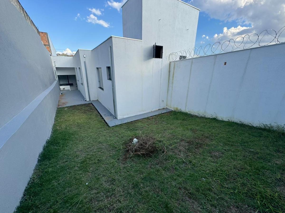 Casa, Serra Dourada, 3 Quartos, 2 Vagas, 1 Suíte