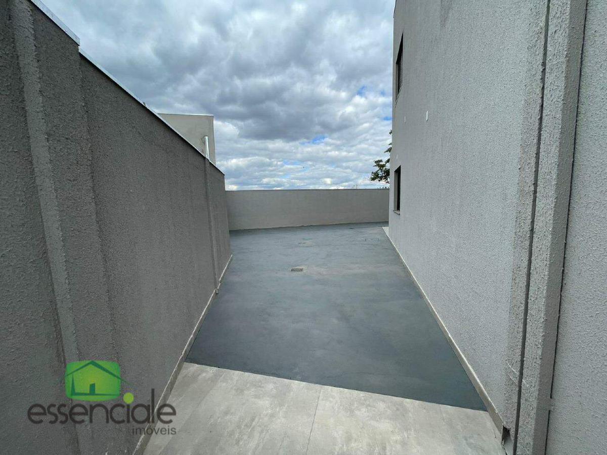 Casa, Centro, 3 Quartos, 2 Vagas, 1 Suíte